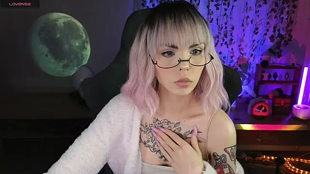 Kerry Kirk online show from April 14, 2026, 11:00 pm