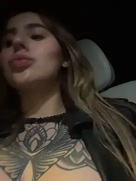 Snapshot of ValerieHilton chatting on January 3, 2025, 4:55 am ValerieHilton online show from January 3, 2025, 4:55 am