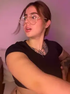 Snapshot of ValerieHilton chatting on January 7, 2025, 2:53 am ValerieHilton online show from January 7, 2025, 2:53 am