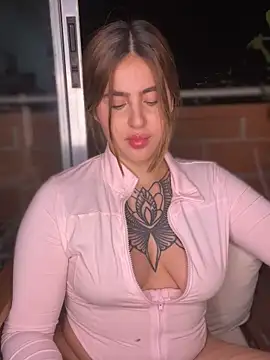 Snapshot of ValerieHilton chatting on January 23, 2025, 1:19 am ValerieHilton online show from January 23, 2025, 1:19 am