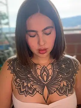 Snapshot of ValerieHilton chatting on January 31, 2025, 9:59 pm ValerieHilton online show from January 31, 2025, 9:59 pm