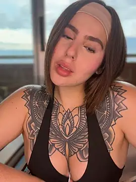 Snapshot of ValerieHilton chatting on February 3, 2025, 10:21 pm ValerieHilton online show from February 3, 2025, 10:21 pm