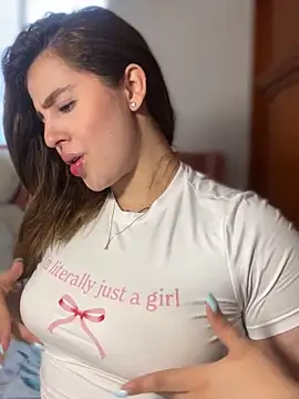 Snapshot of ValerieHilton chatting on March 13, 2025, 10:32 pm ValerieHilton online show from March 13, 2025, 10:32 pm