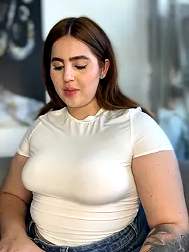 Snapshot of ValerieHilton chatting on October 6, 2025, 9:45 pm ValerieHilton online show from October 6, 2025, 9:45 pm