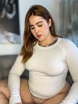 Snapshot of ValerieHilton chatting on October 15, 2025, 10:21 pm ValerieHilton online show from October 15, 2025, 10:21 pm