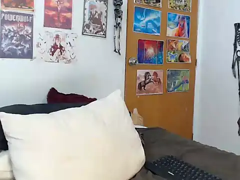 Snapshot of kiaraleono1302 chatting on December 22, 2025, 2:30 am kiaraleono1302 online show from December 22, 2025, 2:30 am