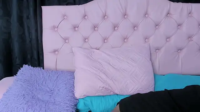 Snapshot of Applehot_LRR chatting on February 8, 2025, 8:31 am Applehot LRR online show from February 8, 2025, 8:31 am