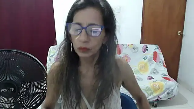 luz stella online show from February 25, 2025, 7:58 pm