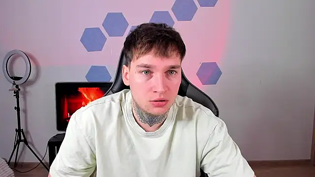 Chris Tyson online show from December 17, 2025, 9:04 am