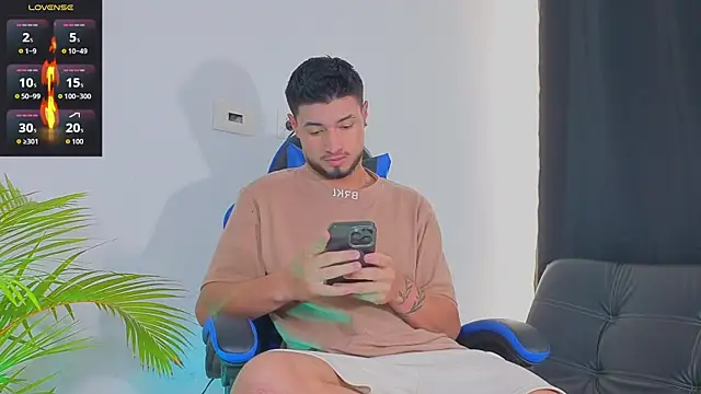 EdwardRoss  online show from October 25, 2025, 8:03 pm