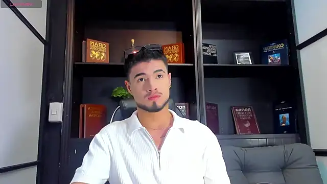 EdwardRoss  online show from November 3, 2025, 5:36 pm