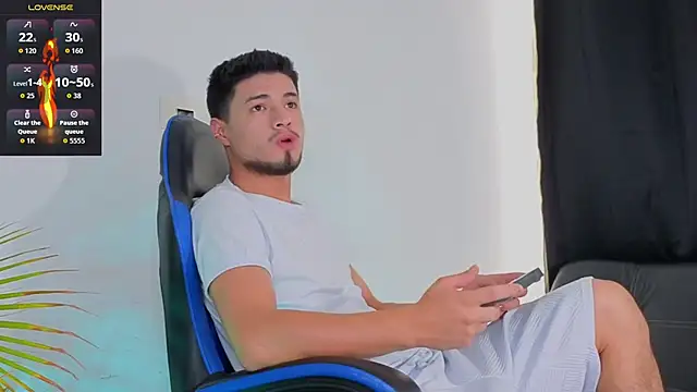 EdwardRoss  online show from December 3, 2025, 8:07 pm