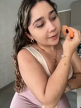 Cherryyquen online show from February 17, 2026, 9:32 pm