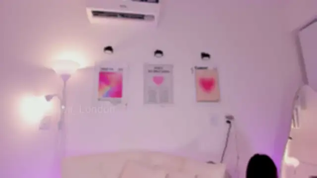 Snapshot of Steff_London chatting on November 7, 2025, 11:16 pm Steff London online show from November 7, 2025, 11:16 pm