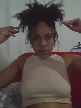 Julia Pretinha online show from October 27, 2025, 1:04 pm