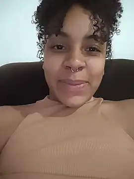 Julia Pretinha online show from December 15, 2025, 1:04 pm