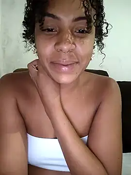 Julia Pretinha online show from April 25, 2026, 12:46 am