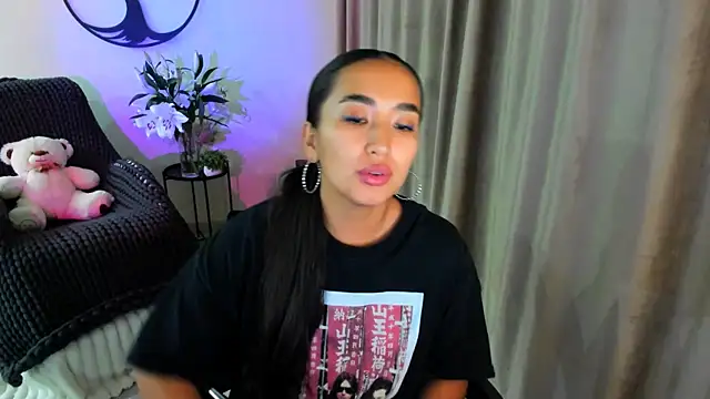 Snapshot of worldofkim chatting on October 28, 2025, 8:22 pm worldofkim online show from October 28, 2025, 8:22 pm