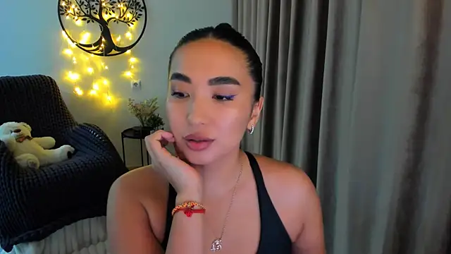 Snapshot of worldofkim chatting on January 6, 2026, 12:53 pm worldofkim online show from January 6, 2026, 12:53 pm