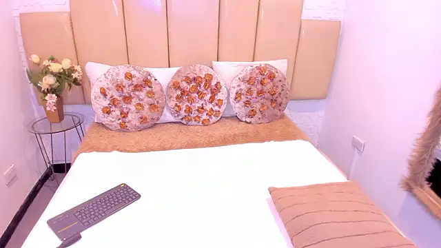 Miia Thompsonn online show from March 22, 2026, 2:31 pm