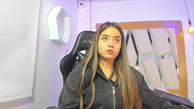 ary cooper  online show from October 25, 2025, 2:02 pm