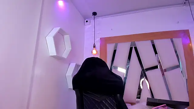 ary cooper  online show from December 5, 2025, 12:47 pm