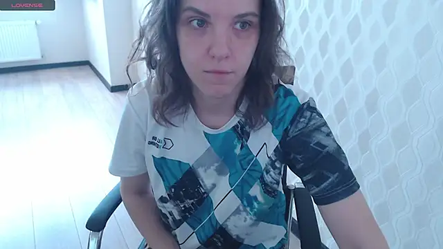 Snapshot of LisaHeart chatting on June 2, 2026, 1:57 pm LisaHeart online show from June 2, 2026, 1:57 pm