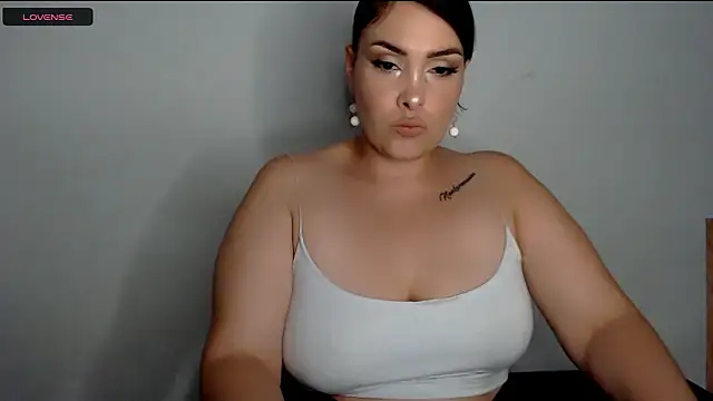 Snapshot of Miss_Agatha chatting on December 11, 2024, 12:44 am Miss Agatha online show from December 11, 2024, 12:44 am