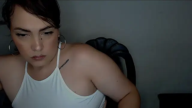 Snapshot of Miss_Agatha chatting on December 21, 2024, 2:19 am Miss Agatha online show from December 21, 2024, 2:19 am