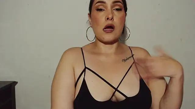 Snapshot of Miss_Agatha chatting on October 15, 2025, 2:22 am Miss Agatha online show from October 15, 2025, 2:22 am