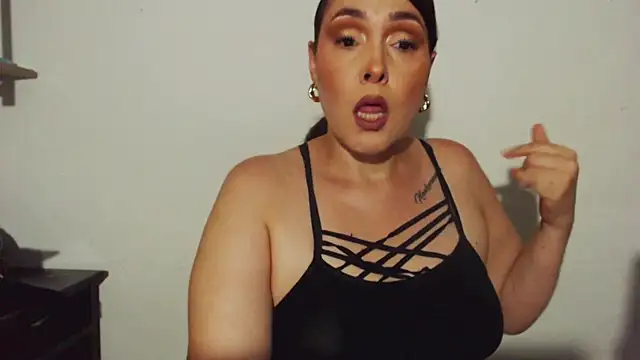 Snapshot of Miss_Agatha chatting on October 28, 2025, 1:20 am Miss Agatha online show from October 28, 2025, 1:20 am