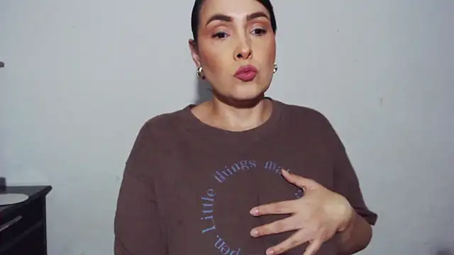 Snapshot of Miss_Agatha chatting on October 30, 2025, 2:24 am Miss Agatha online show from October 30, 2025, 2:24 am