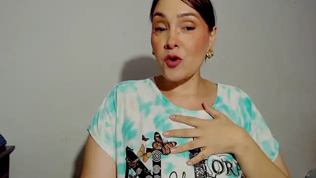 Snapshot of Miss_Agatha chatting on November 2, 2025, 2:58 am Miss Agatha online show from November 2, 2025, 2:58 am