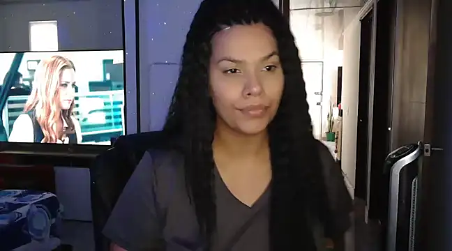 Snapshot of CarolinaRincon chatting on December 15, 2024, 9:31 pm CarolinaRincon online show from December 15, 2024, 9:31 pm