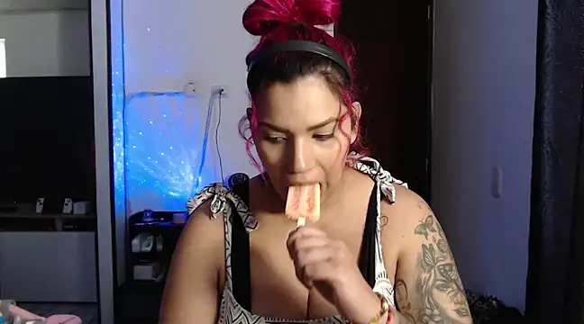 Snapshot of CarolinaRincon chatting on February 8, 2025, 6:44 pm CarolinaRincon online show from February 8, 2025, 6:44 pm