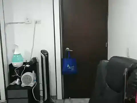 Snapshot of CarolinaRincon chatting on March 6, 2025, 8:27 pm CarolinaRincon online show from March 6, 2025, 8:27 pm