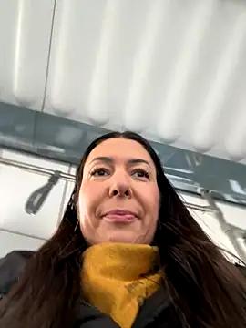 Snapshot of eveangelll chatting on November 16, 2025, 8:31 am eveangelll online show from November 16, 2025, 8:31 am