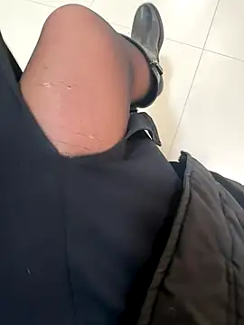 Snapshot of eveangelll chatting on November 17, 2025, 7:58 am eveangelll online show from November 17, 2025, 7:58 am