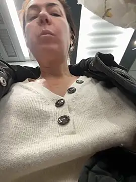 Snapshot of eveangelll chatting on November 28, 2025, 4:59 am eveangelll online show from November 28, 2025, 4:59 am