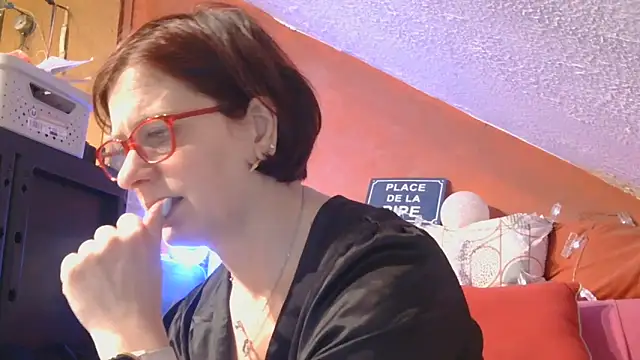 Snapshot of lanax chatting on May 11, 2026, 12:11 pm lanax online show from May 11, 2026, 12:11 pm