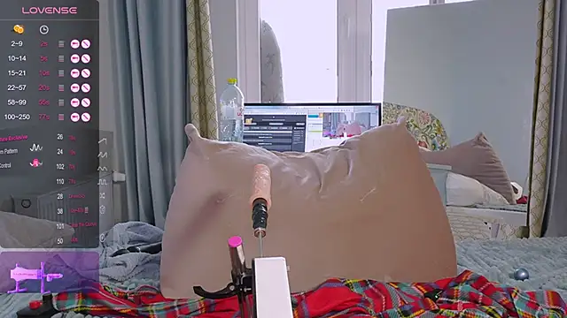 Snapshot of Meukotis chatting on October 11, 2025, 11:20 am Meukotis online show from October 11, 2025, 11:20 am