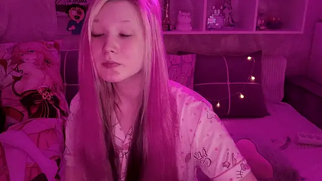 MeowkaKitty online show from April 6, 2026, 4:46 am