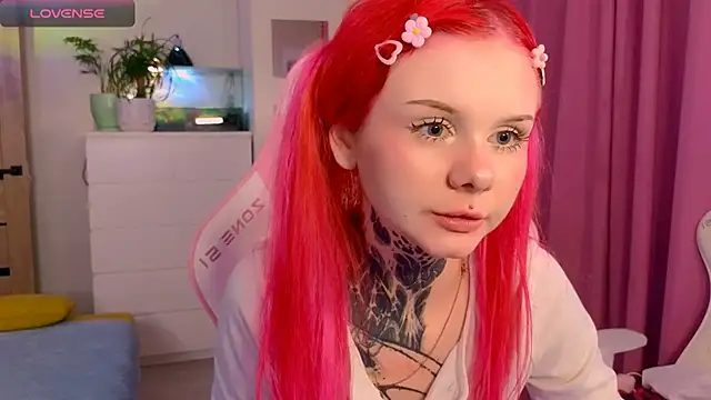 Britney Lynch online show from November 14, 2025, 6:28 pm