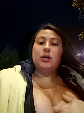 Snapshot of Celeem_ chatting on December 24, 2024, 4:11 am Celeem online show from December 24, 2024, 4:11 am