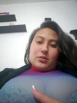 Snapshot of Celeem_ chatting on January 10, 2025, 3:07 am Celeem online show from January 10, 2025, 3:07 am