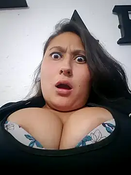 Snapshot of Celeem_ chatting on January 26, 2025, 3:27 am Celeem online show from January 26, 2025, 3:27 am