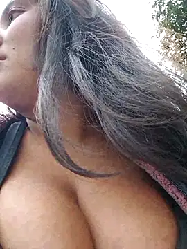 Snapshot of Celeem_ chatting on March 5, 2025, 10:32 pm Celeem online show from March 5, 2025, 10:32 pm