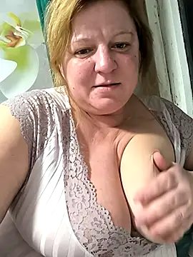 jusichka online show from November 21, 2025, 7:45 pm