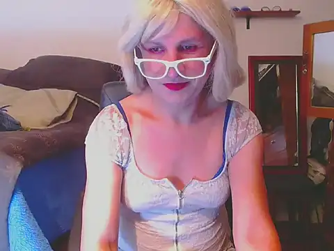 Snapshot of LorenJade chatting on April 18, 2026, 7:45 am LorenJade online show from April 18, 2026, 7:45 am