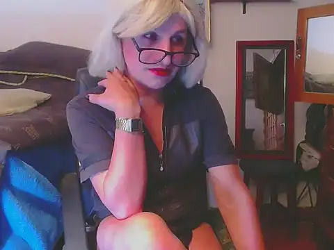 Snapshot of LorenJade chatting on April 20, 2026, 7:55 am LorenJade online show from April 20, 2026, 7:55 am